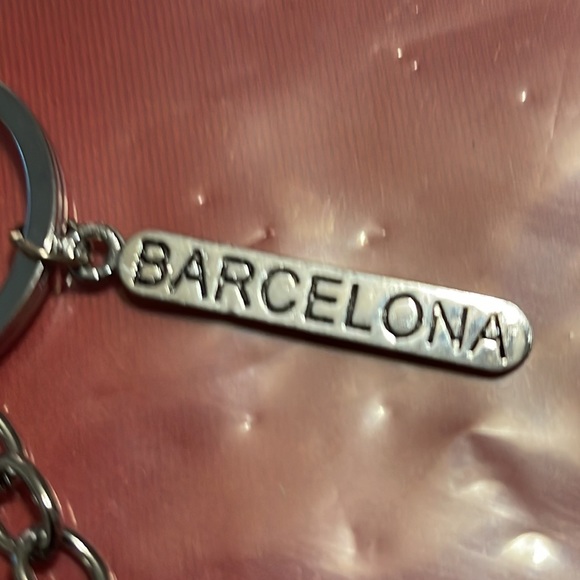 KEY CHAIN BARCELONA GECKO ENAMELS COLORS 1-1/4” long Gecko, Drop Chain, Holder - Picture 3 of 4